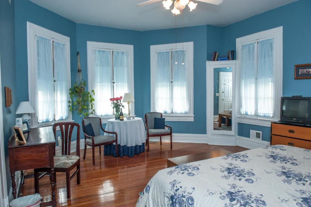 Cedars & Beeches Bed & Breakfast Long Branch Phòng bức ảnh